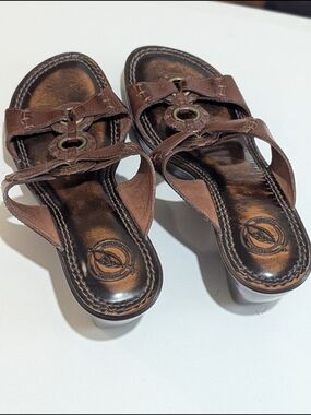 Nurture Brown Leather Slide Sandals Size 9 2.5” Heel Comfort Casual Summer